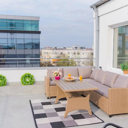 Penthouse With Huge Rooftop Terrace & City View Bukarest Kültér fotó