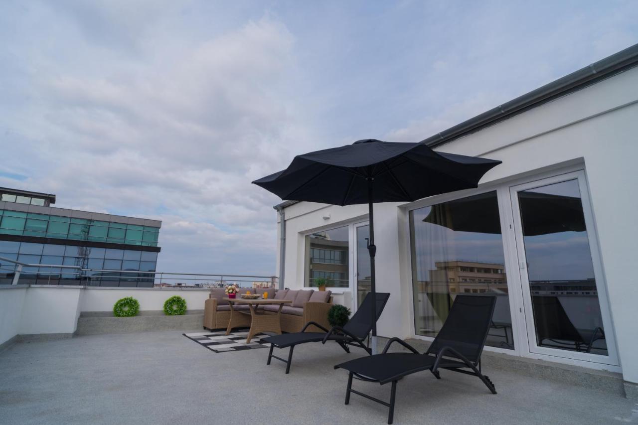 Penthouse With Huge Rooftop Terrace & City View Bukarest Kültér fotó