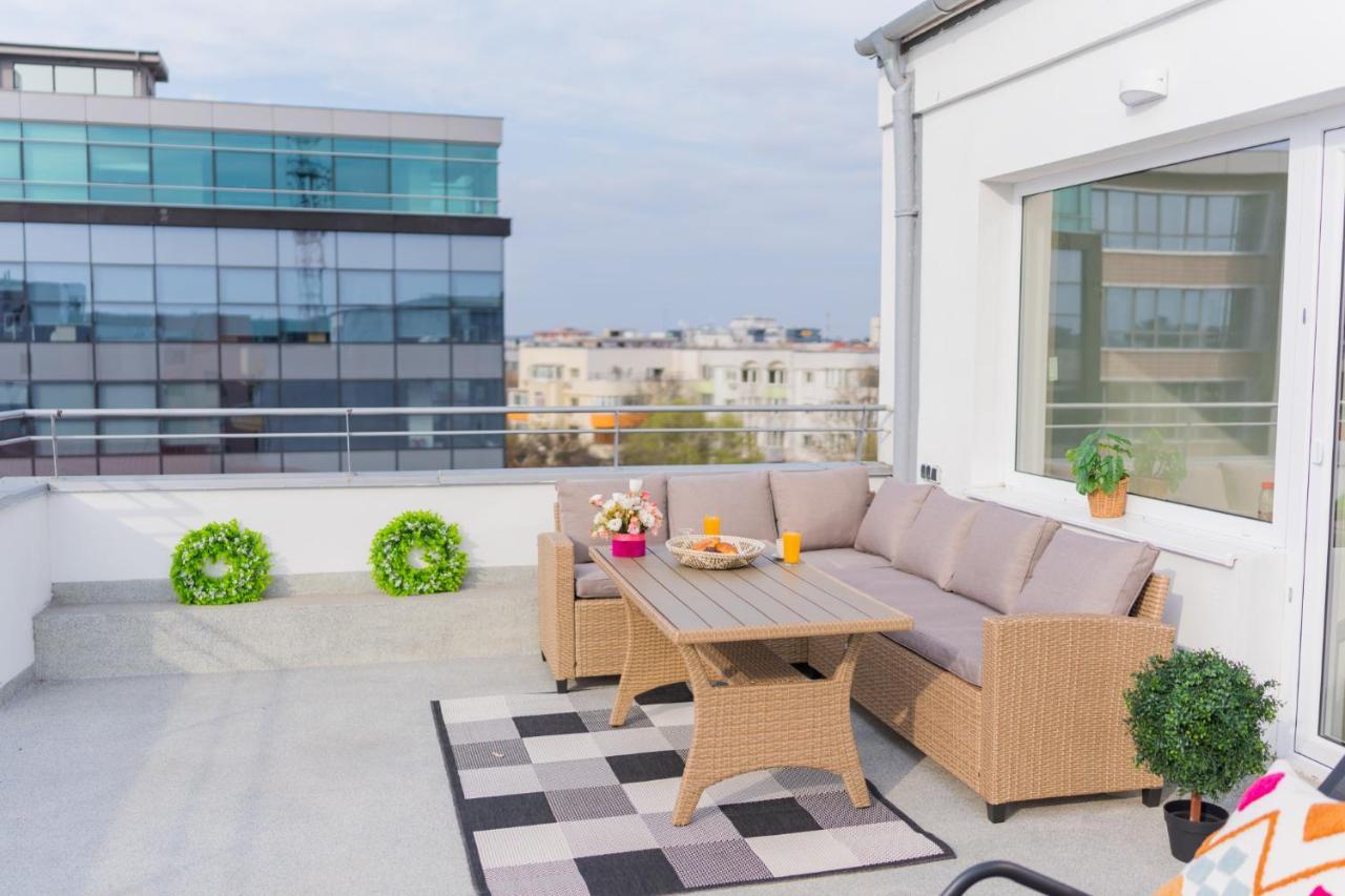 Penthouse With Huge Rooftop Terrace & City View Bukarest Kültér fotó