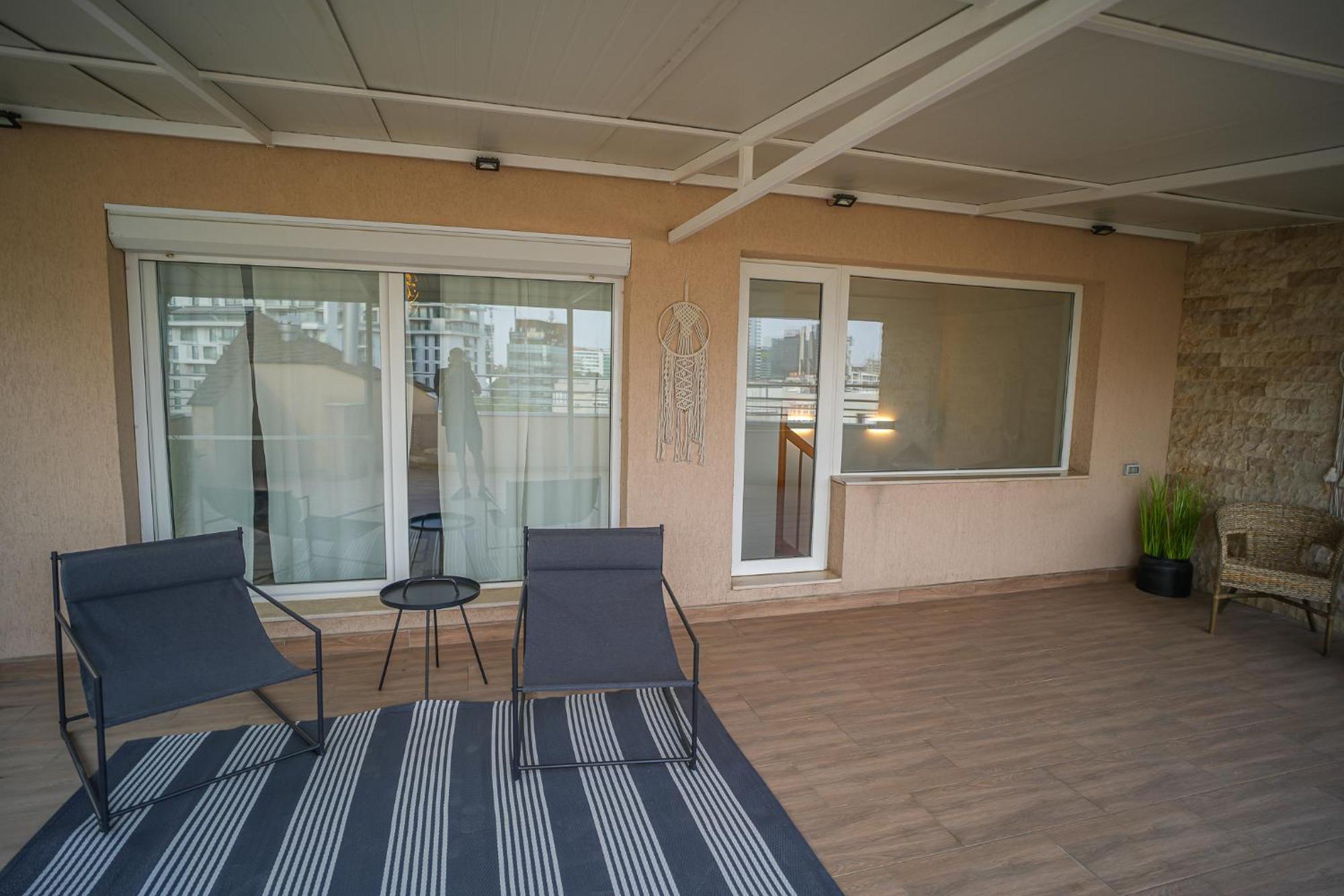 Penthouse With Huge Rooftop Terrace & City View Bukarest Kültér fotó