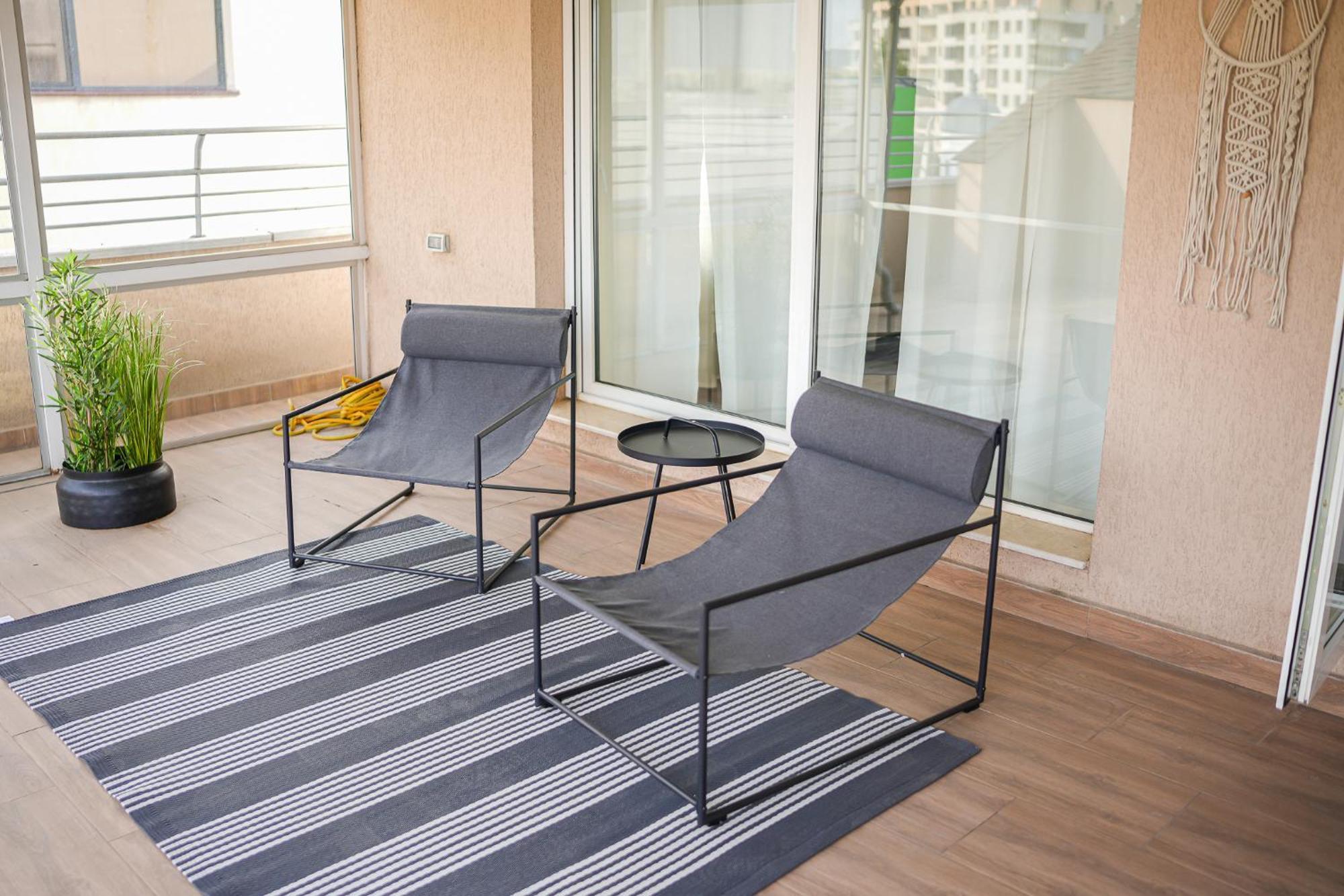 Penthouse With Huge Rooftop Terrace & City View Bukarest Kültér fotó