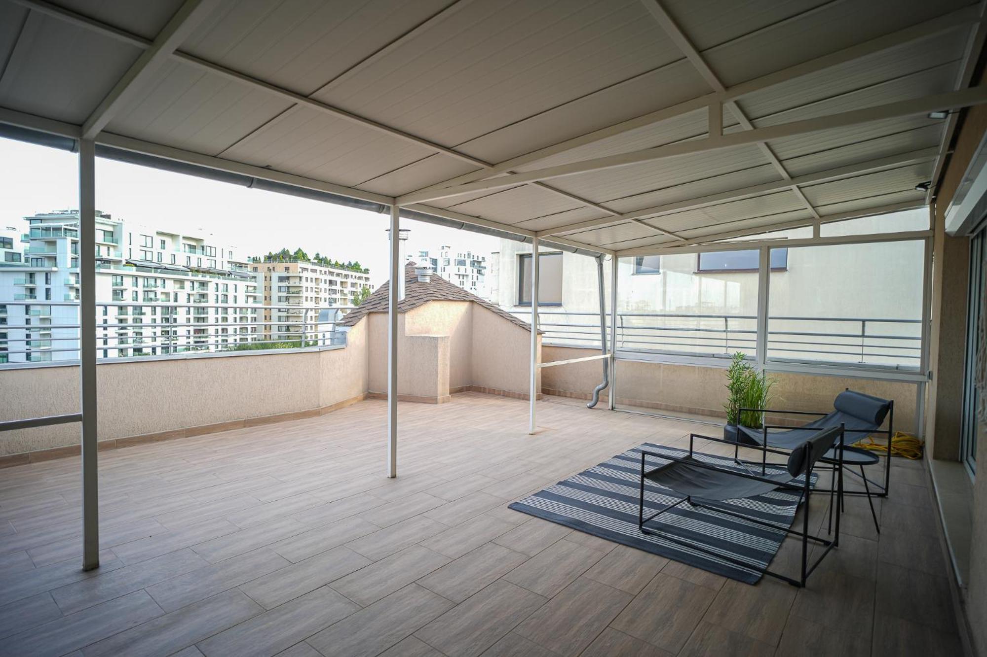 Penthouse With Huge Rooftop Terrace & City View Bukarest Kültér fotó