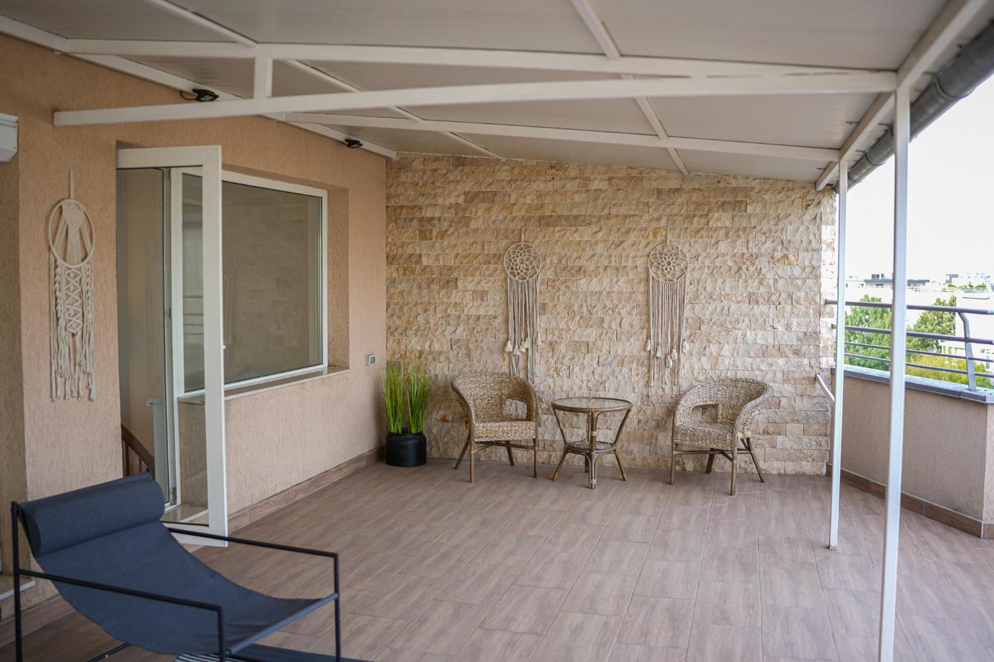 Penthouse With Huge Rooftop Terrace & City View Bukarest Kültér fotó