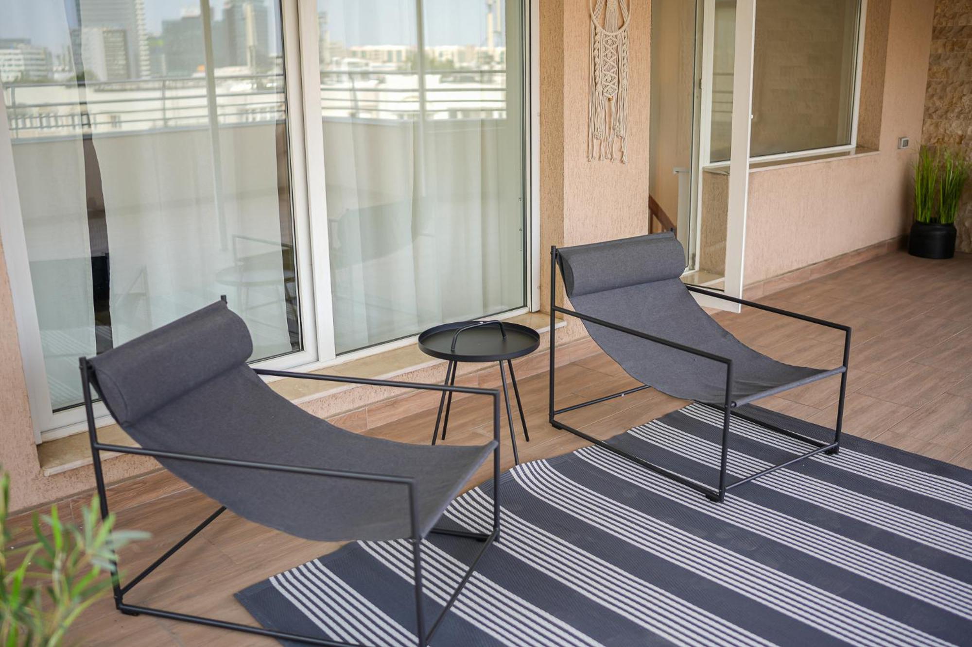 Penthouse With Huge Rooftop Terrace & City View Bukarest Kültér fotó